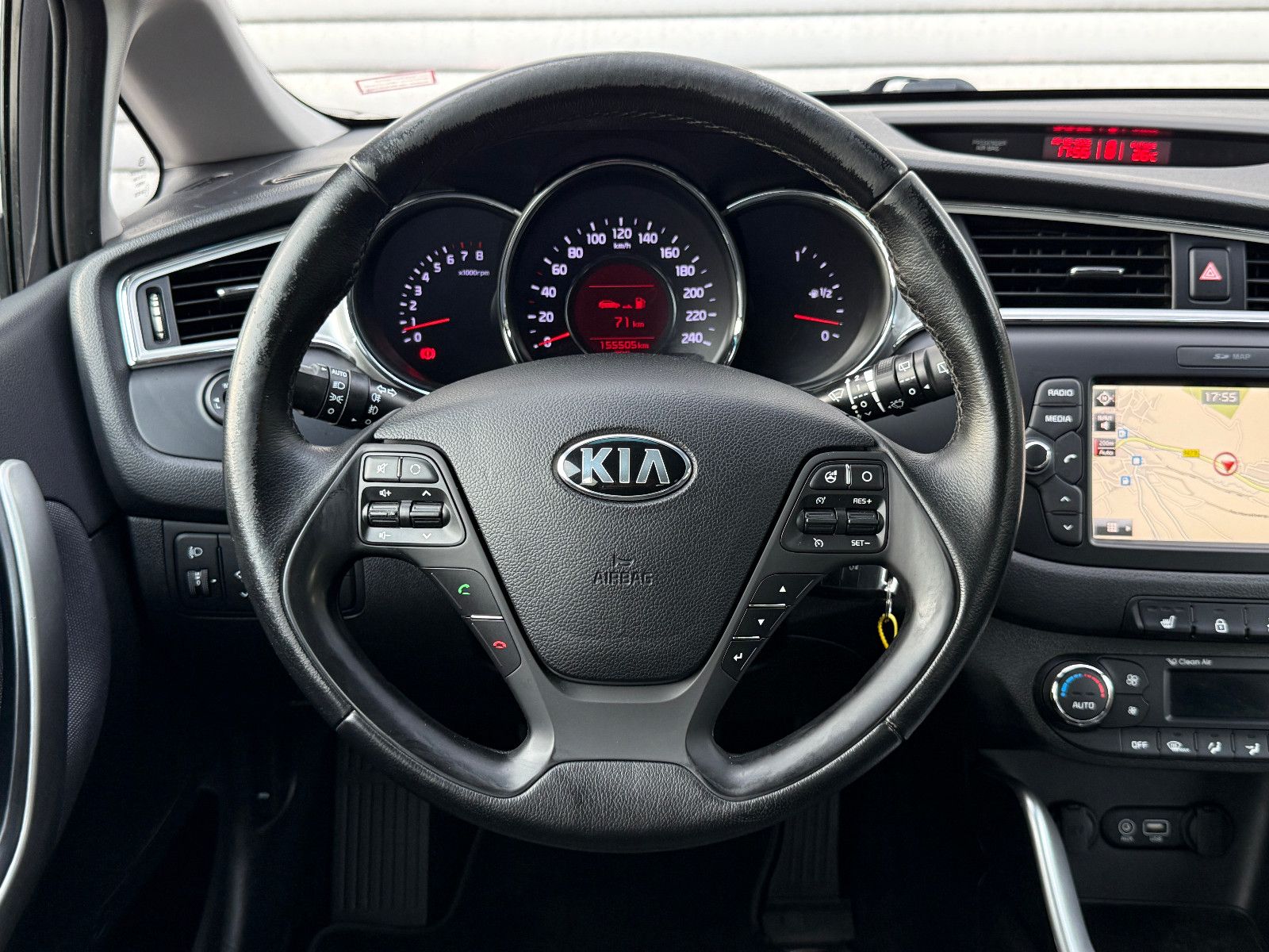 Fahrzeugabbildung Kia Cee'd Sportswagon UEFA Euro 2016 Navi PDC Kamera