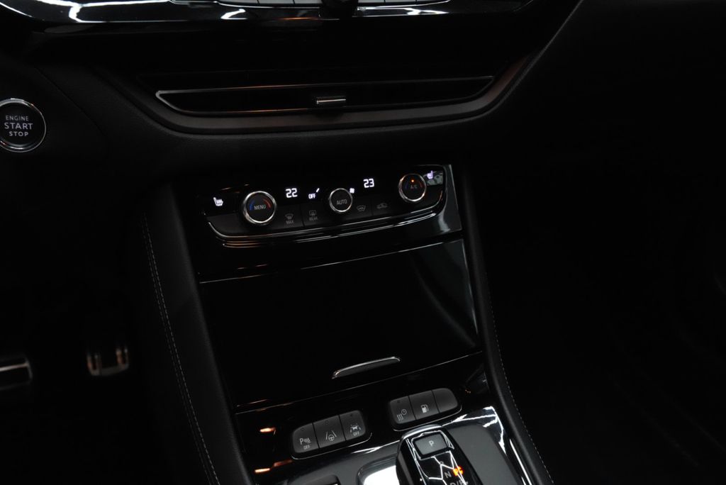 OPEL Grandland GS Line 1.6 T Hybrid 4x4*ACC*360*NAVI OPEL Grandland GS Line 1.6 T Hybrid 4x4*ACC*360*NAVI