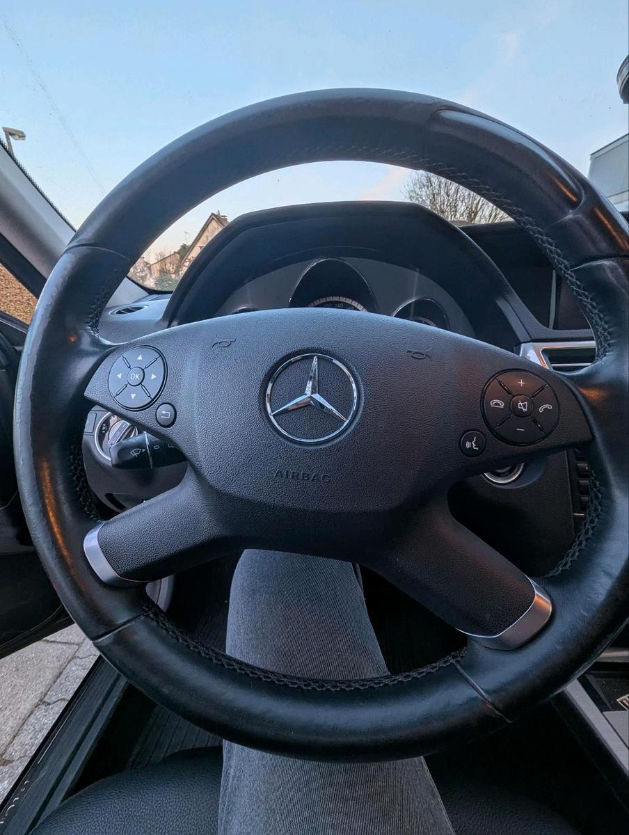Mercedes-Benz E220 2010 — photo 11