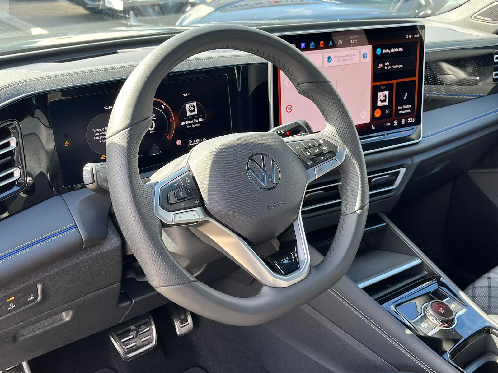 Fahrzeugabbildung Volkswagen Tiguan 2.0 TDI 4M R-Line PANO*H&K*AHK*MATRIX*20"