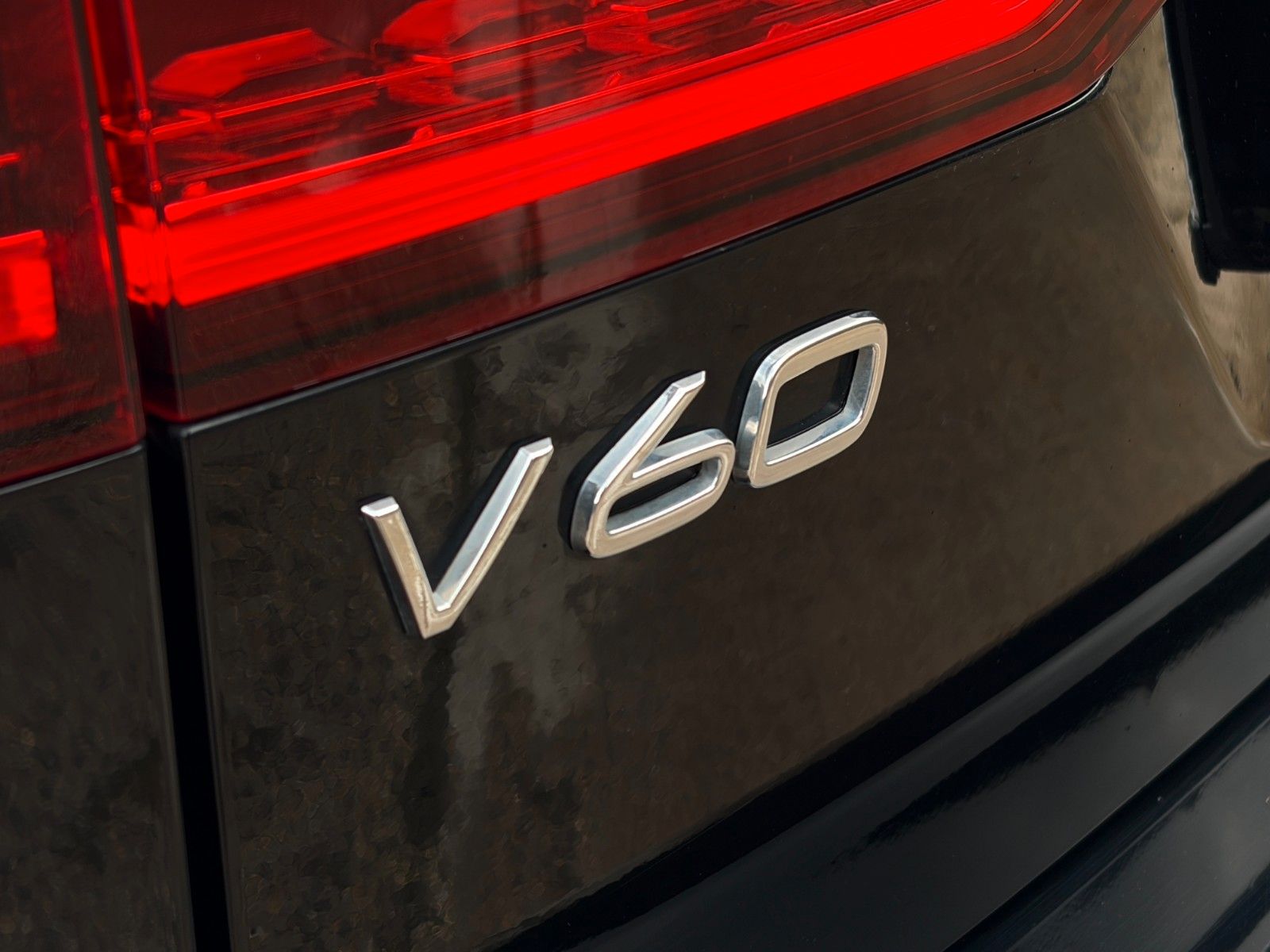 Fahrzeugabbildung Volvo V60 AWD R-Design ACC ProH&K 360° LED CarPl. Memo