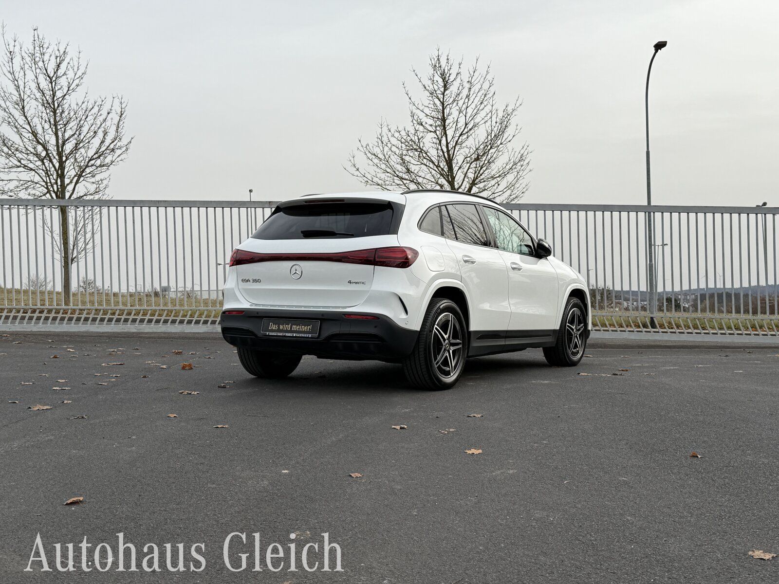 Fahrzeugabbildung Mercedes-Benz EQA 350 AMG Line 4Matic Navi/KEYLESS-Go-Paket/LE