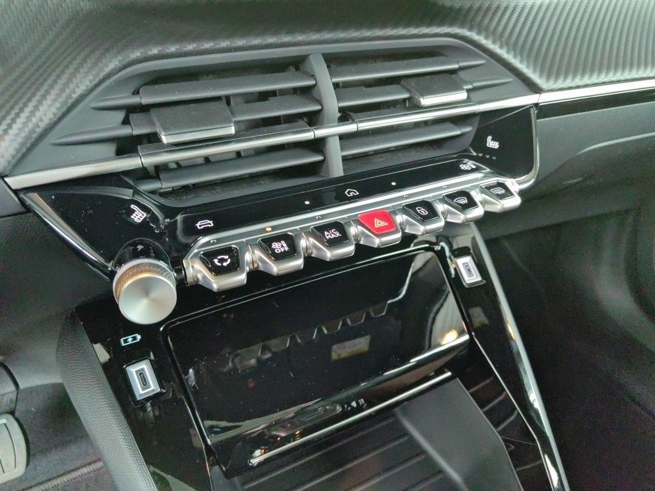 Peugeot 2008 Allure Hybrid 100 e-DSC6 Navi,360°