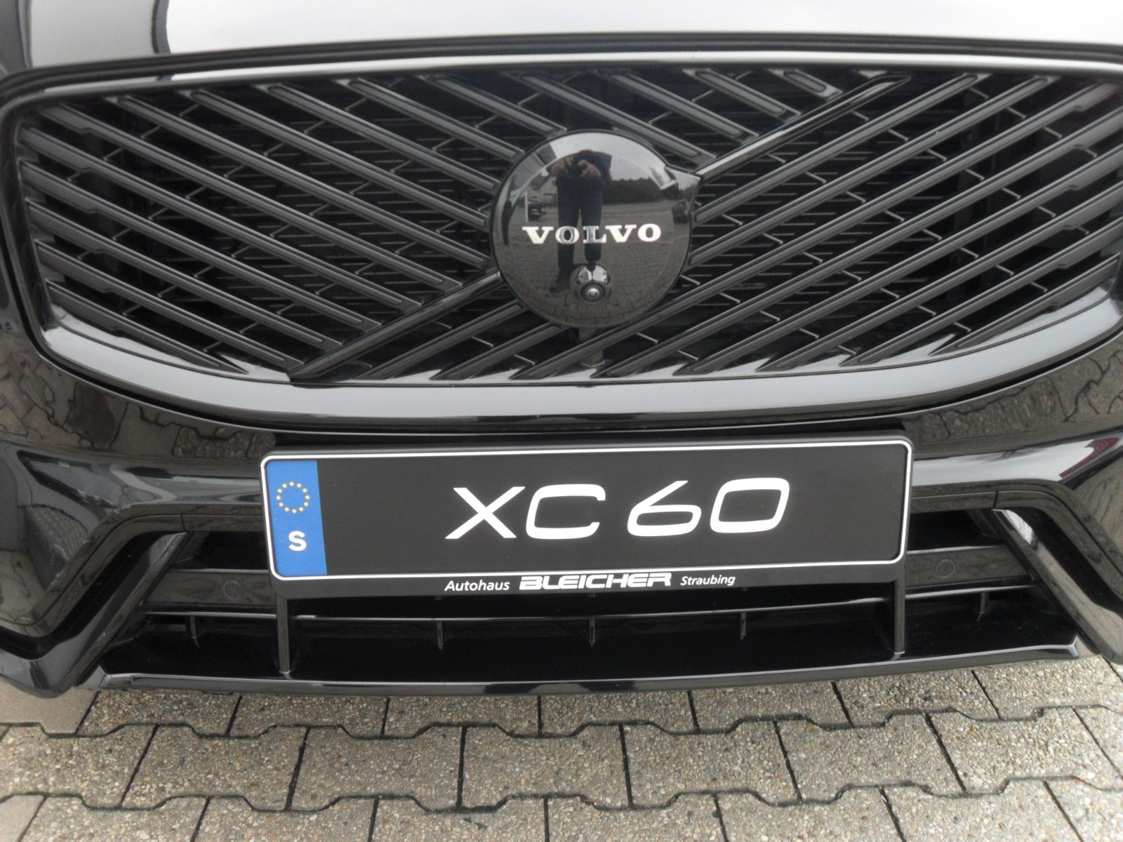 Fahrzeugabbildung Volvo XC 60 B5 Plus Black Edition AWD