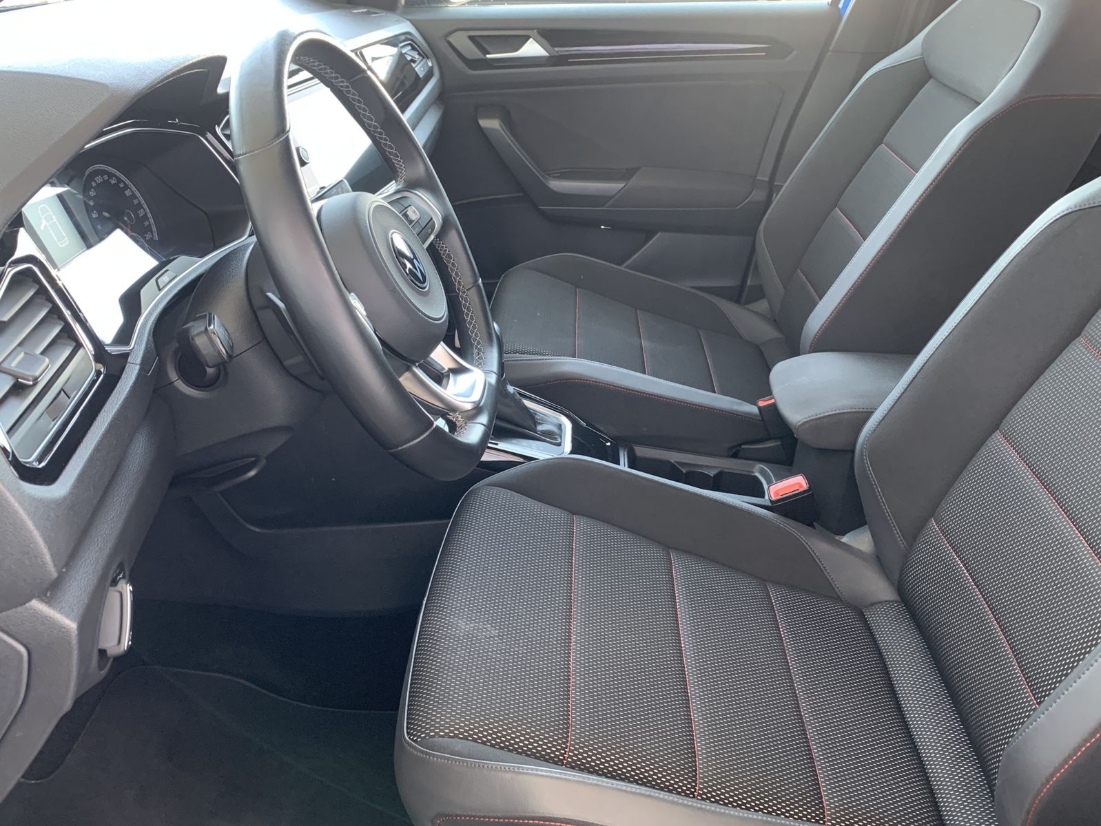 Fahrzeugabbildung Volkswagen T-Roc 1.5 TSI*Sport*LED*ACC*Spur*Navi*SHZ*