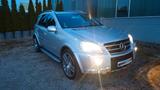 Mercedes-Benz ML 63 AMG 4MATIC AMG - silberne Mercedes-Benz ML-Klasse