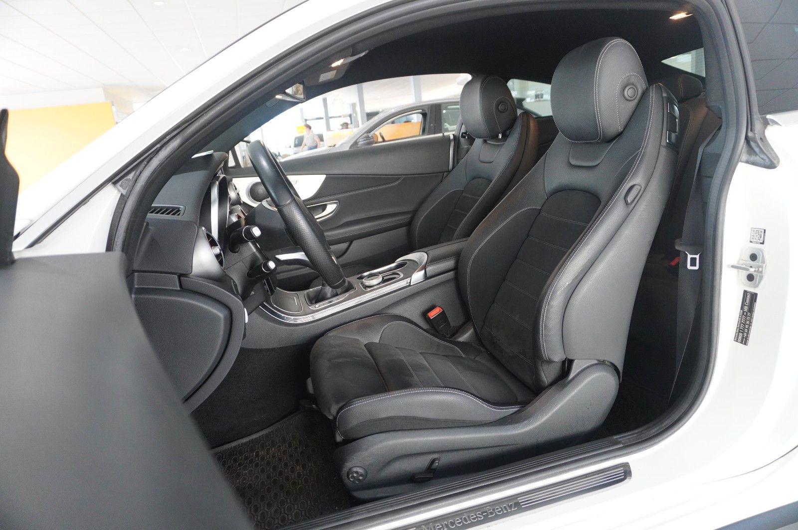 Fahrzeugabbildung Mercedes-Benz C 180 COUPE SPORT NAVI/LED/KAMERA/SPORT/SHZ/AMG