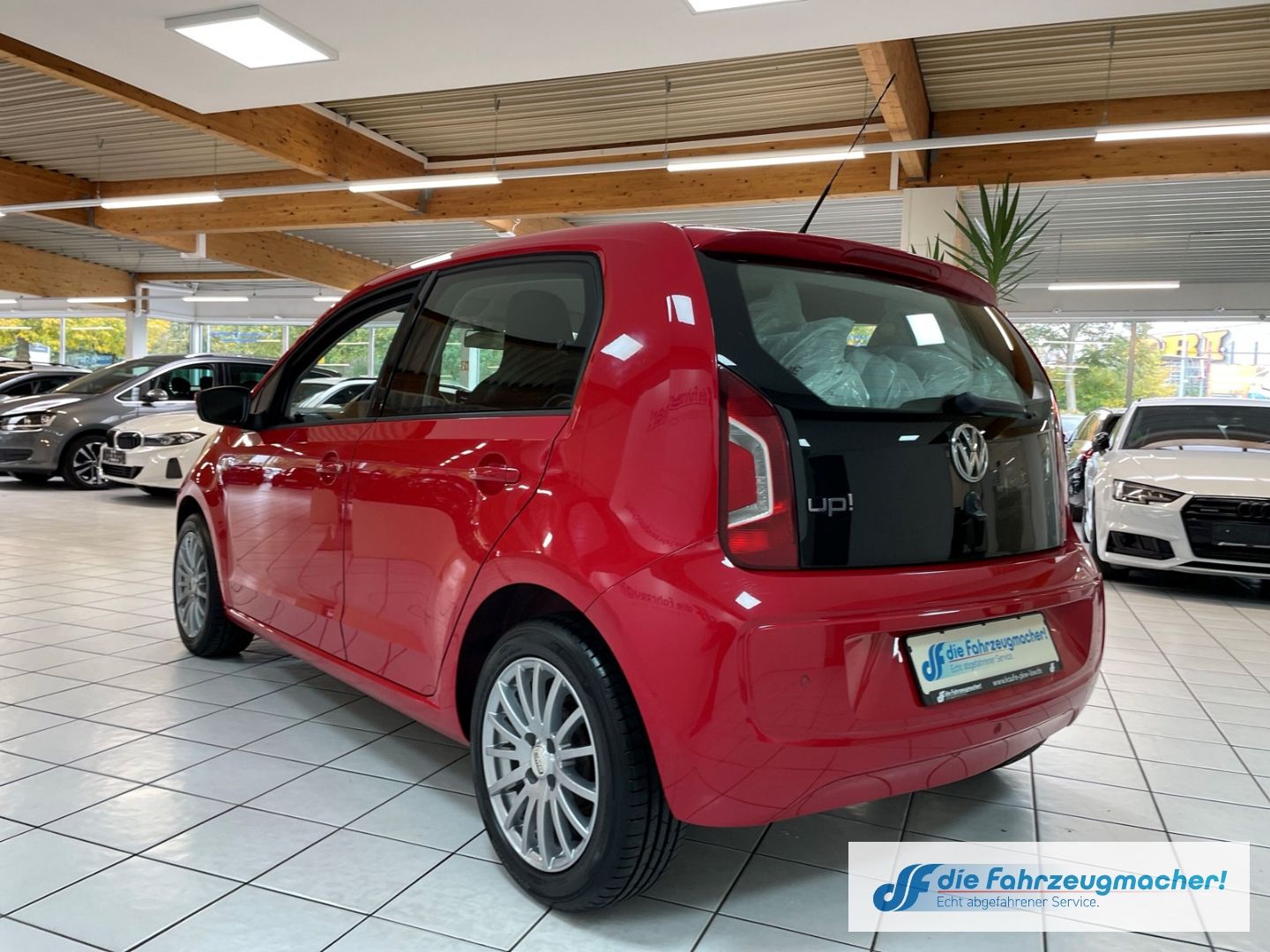 Fahrzeugabbildung Volkswagen up! move Navi Klimaautom SHZ Notbremsass. Temp P