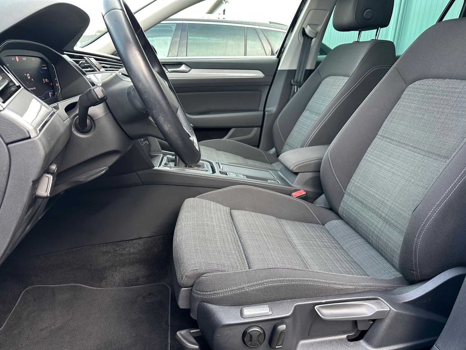 Fahrzeugabbildung Volkswagen Passat Variant 2.0 TDI Business NAV+LED+PANORAMA