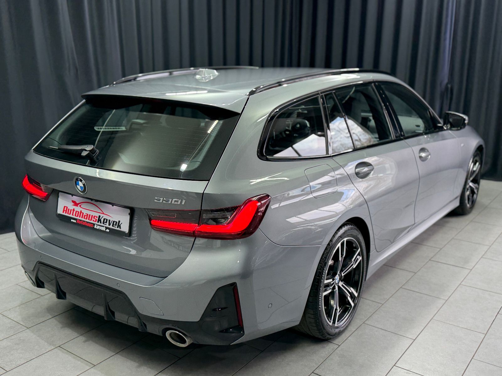 Fahrzeugabbildung BMW 330i Touring M Sport|HIFI|WIDESCREEN|KAMERA|NAV