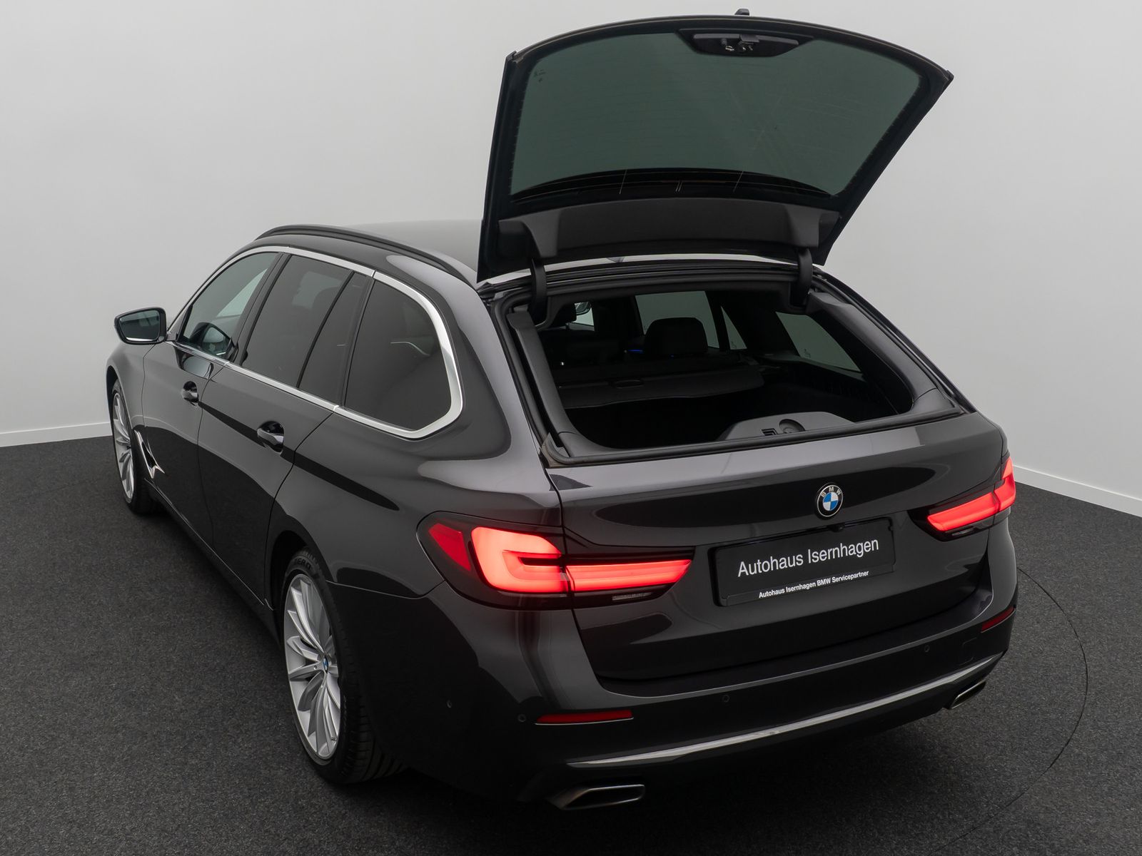 Fahrzeugabbildung BMW 520d xD Luxury Line DAB H/K Laser Kamera 19Zoll