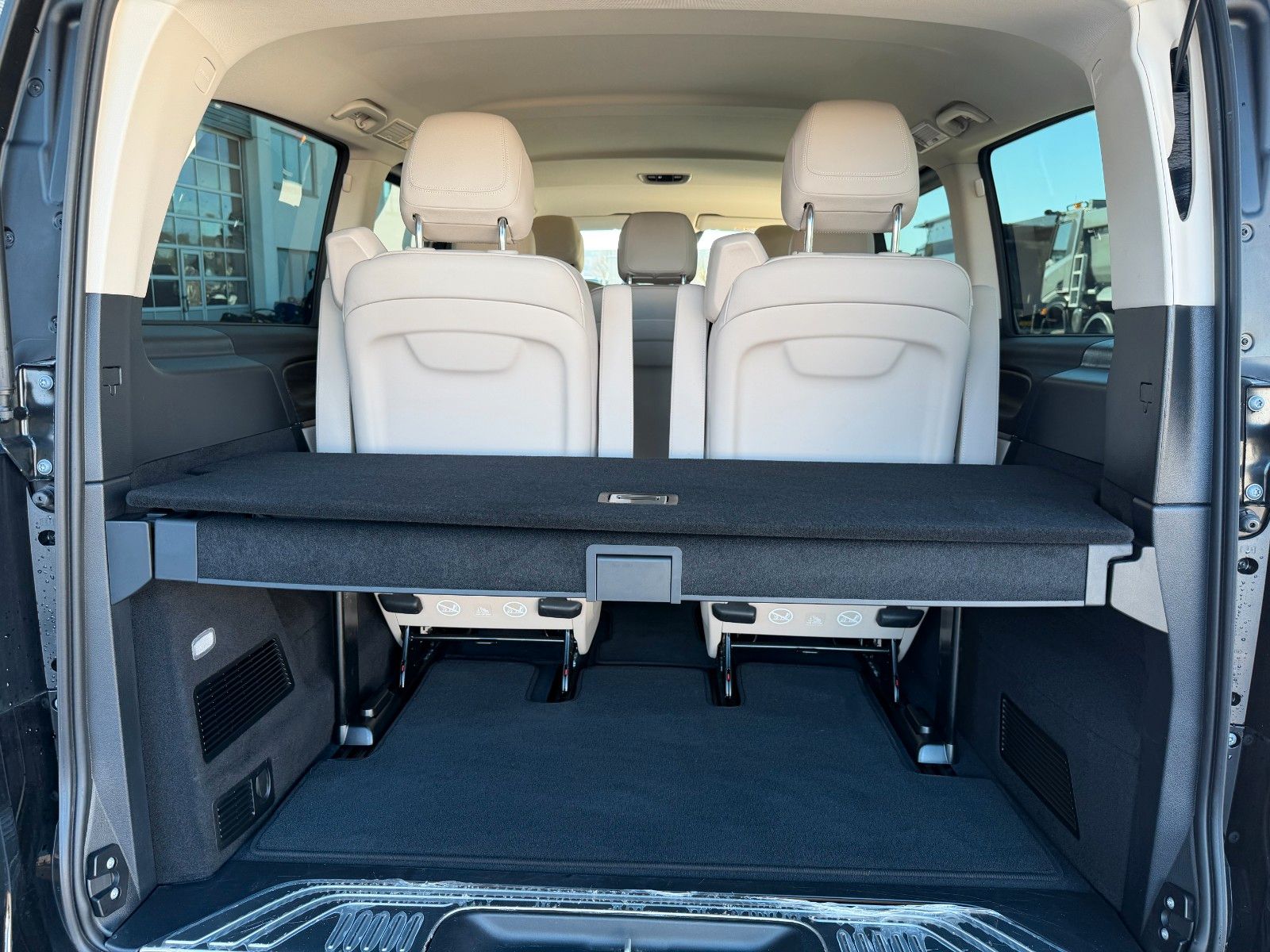 Fahrzeugabbildung Mercedes-Benz V 250 d AVA DISTRONIC AHK2,5to elektr Türen 360