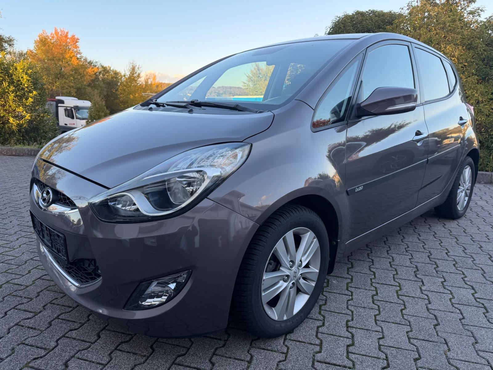 Hyundai ix20 2011 — photo 9