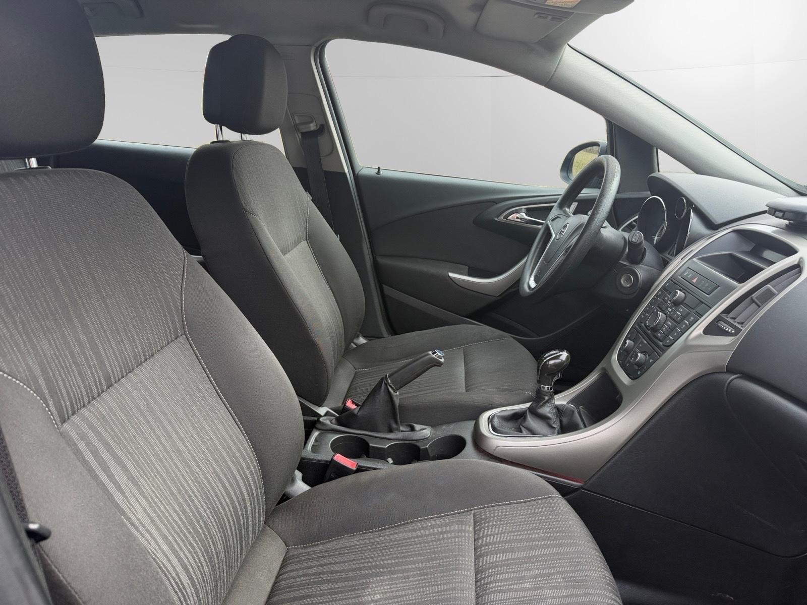 Opel Astra 2011 — photo 6