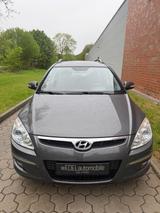 Hyundai i30 1.6TDI-DPF-KLIMA-AHK-SHZ-ALU - Hyundai Gebrauchtwagen von 2009
