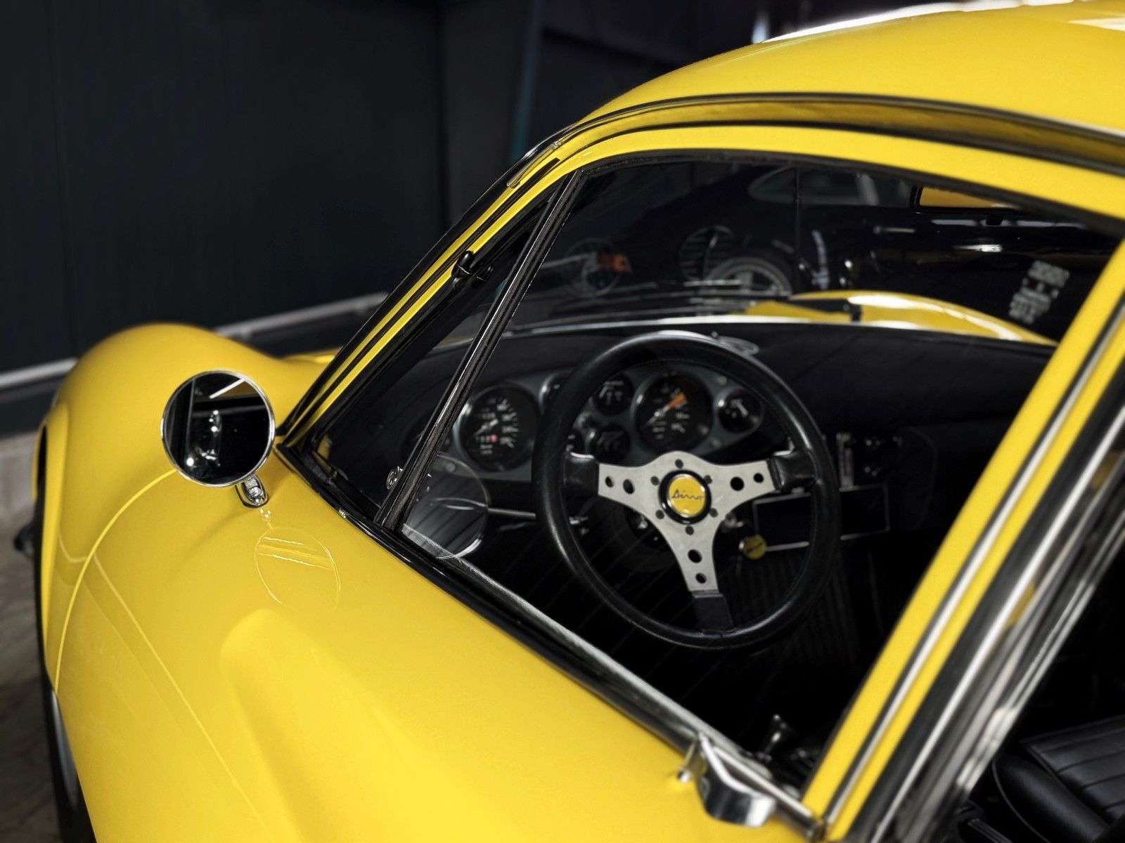 Fahrzeugabbildung Ferrari Dino 246 GT + Giallo Fly + Vollrest. + Zustand 1