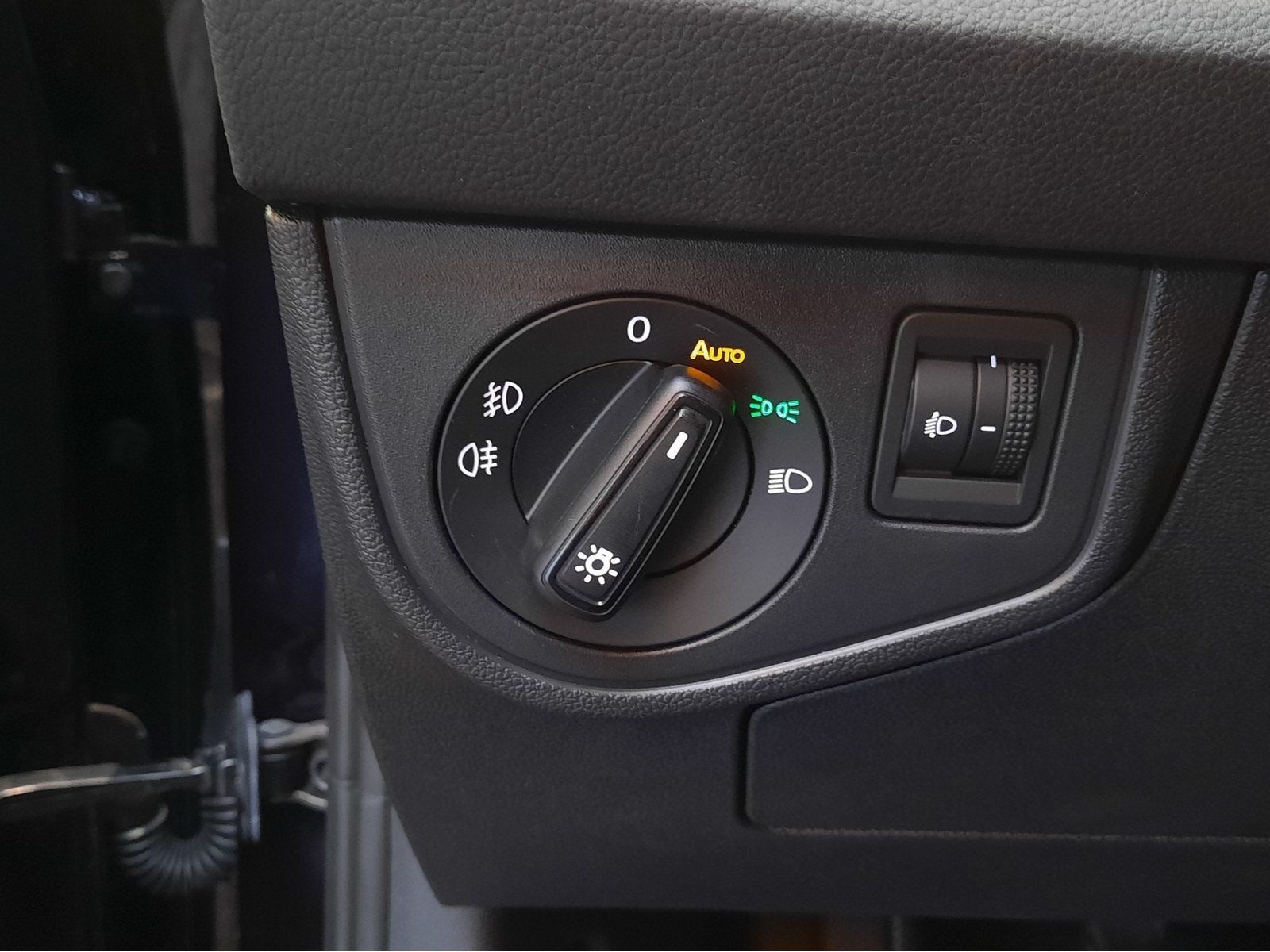 Fahrzeugabbildung Volkswagen Polo Life *Navi*Cam*LED*Sitzhzg.*Einparkh.*AppC*