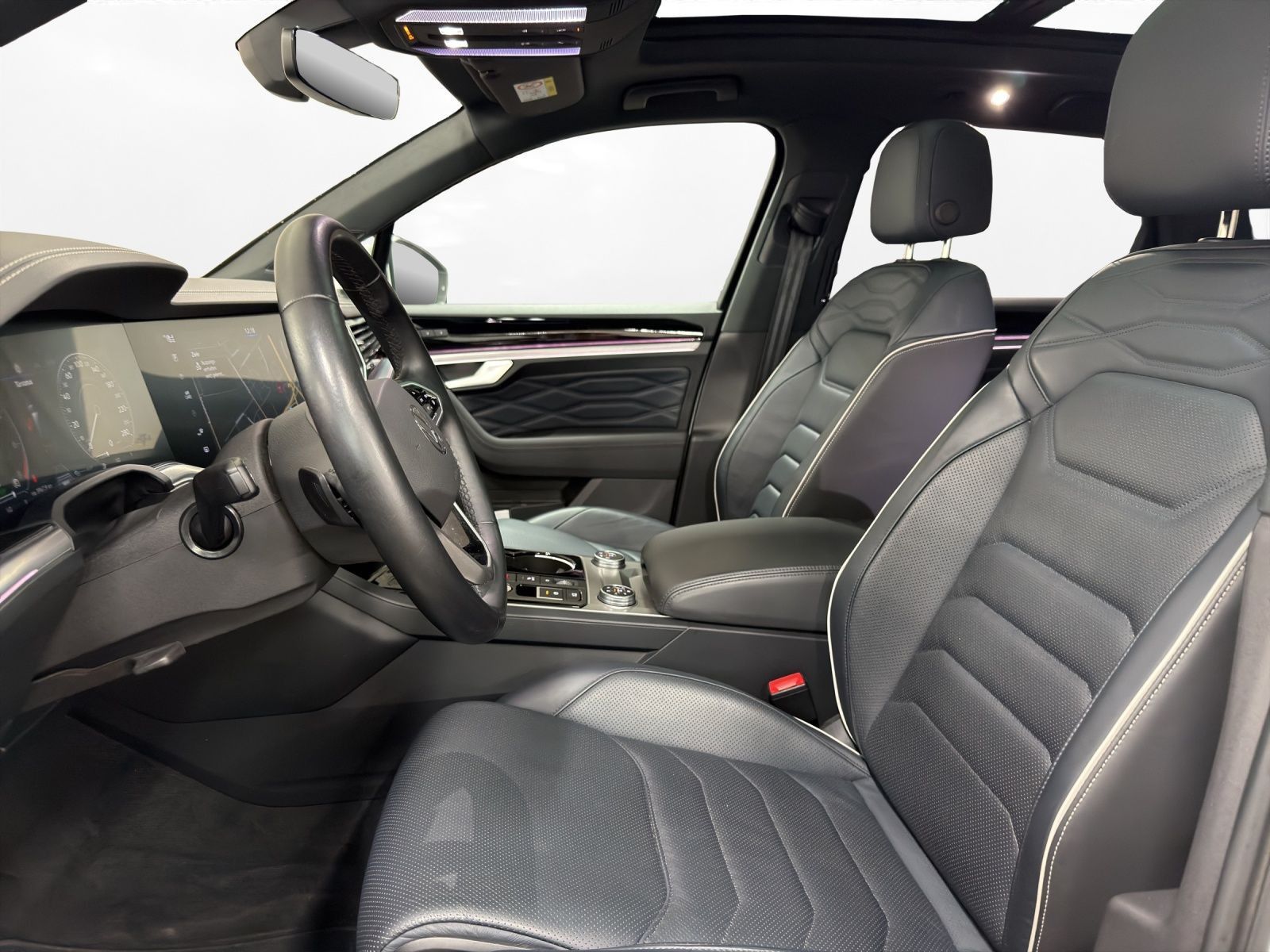 Volkswagen Touareg 3.0 eHybrid AHK Pano Matrix LM 21 360° foto 16