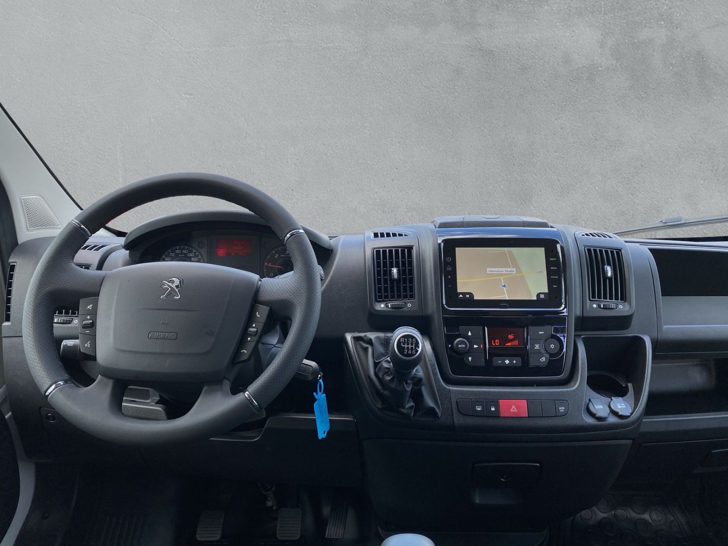 Fahrzeugabbildung Peugeot Boxer Kasten Hochraum 435 L4H2TwinCab BlueHDi 16
