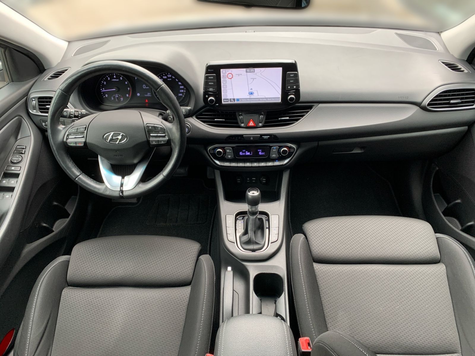 Fahrzeugabbildung Hyundai i30 7-DCT 1.4 T-GDI YES! Plus Standheizung
