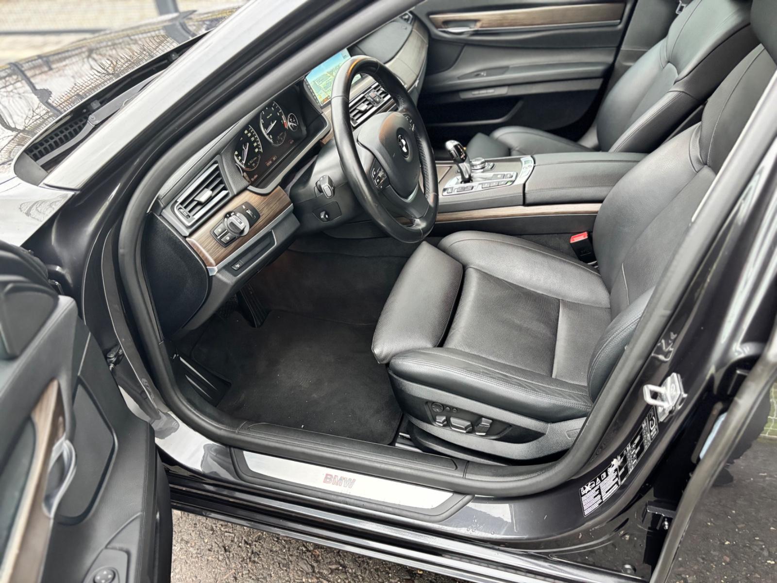 BMW Série 7 750Li xDrive | 408 ch | BVA | Affichage tête haute | Sièges ventilés | Caméras 360° | Portes Soft-Close | Cuir