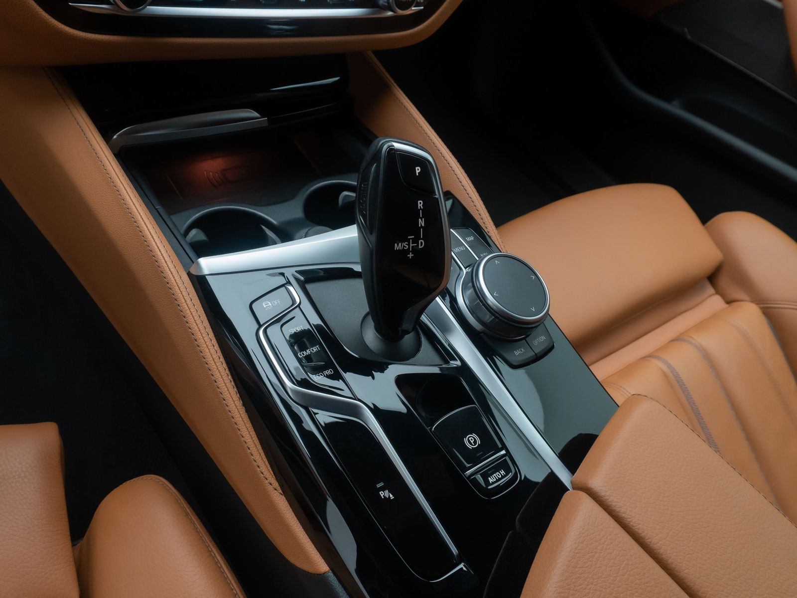 Fahrzeugabbildung BMW 530d Luxury Line HUD Kamera AHK Alarm Laser H/K