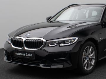 Fahrzeugabbildung BMW 330e xD Sport Line 360°DAB Stop&Go LED Alarm AHK