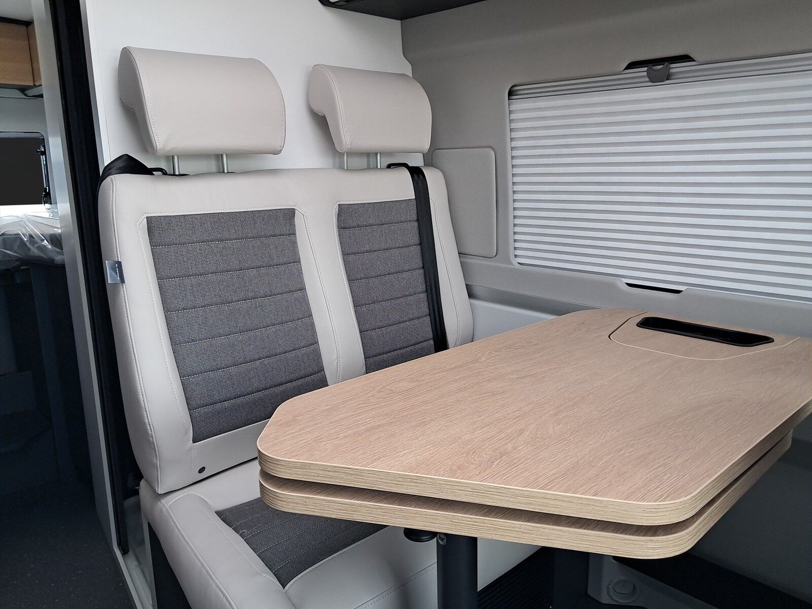 Fahrzeugabbildung Adria Twin 60Y 640 SLB Automatik, Zuziehhilfe