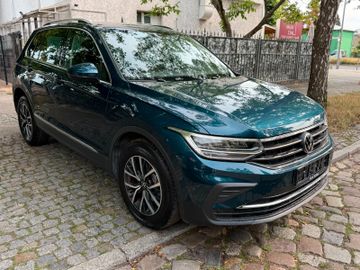 Volkswagen Tiguan - 4