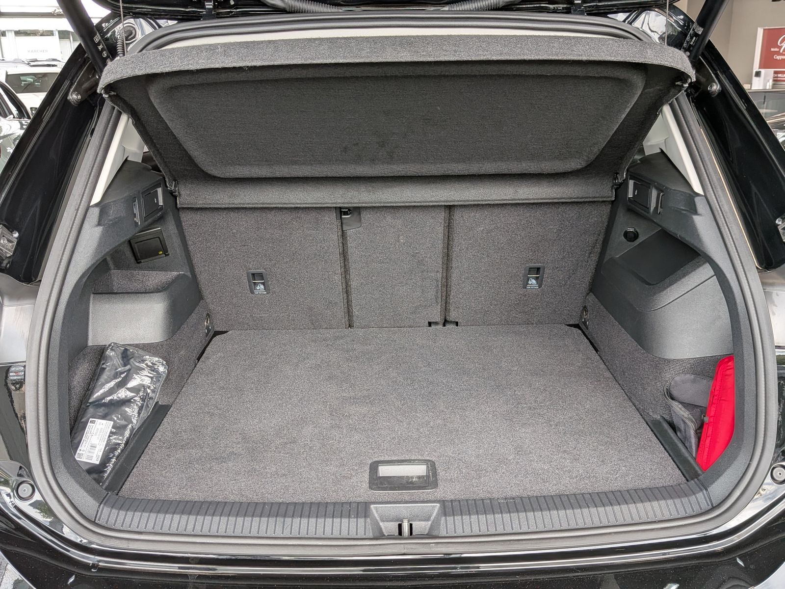 Fahrzeugabbildung Volkswagen Tiguan 1.5 eTSI ENERGY HD-Matrix 360 Pano AHK 19