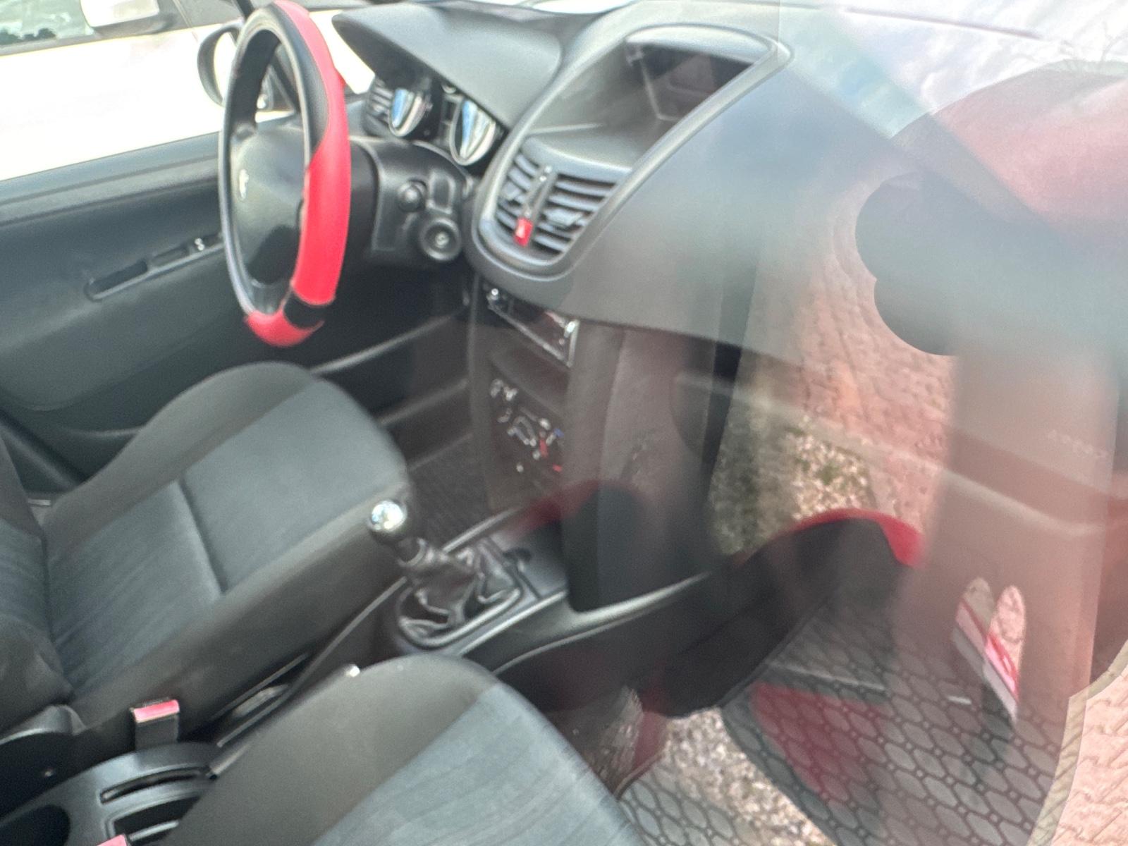 Peugeot 207 2009 — photo 8