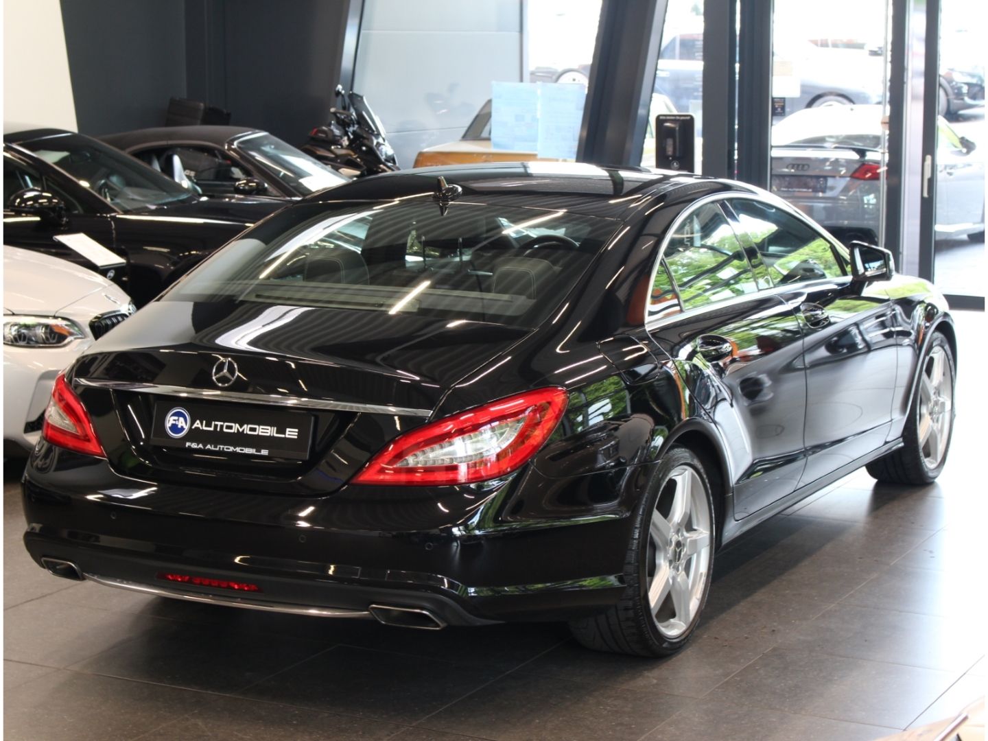 Fahrzeugabbildung Mercedes-Benz CLS 500 AMG Line 2.Hand*H&K*Bi Xenon*Airmatic
