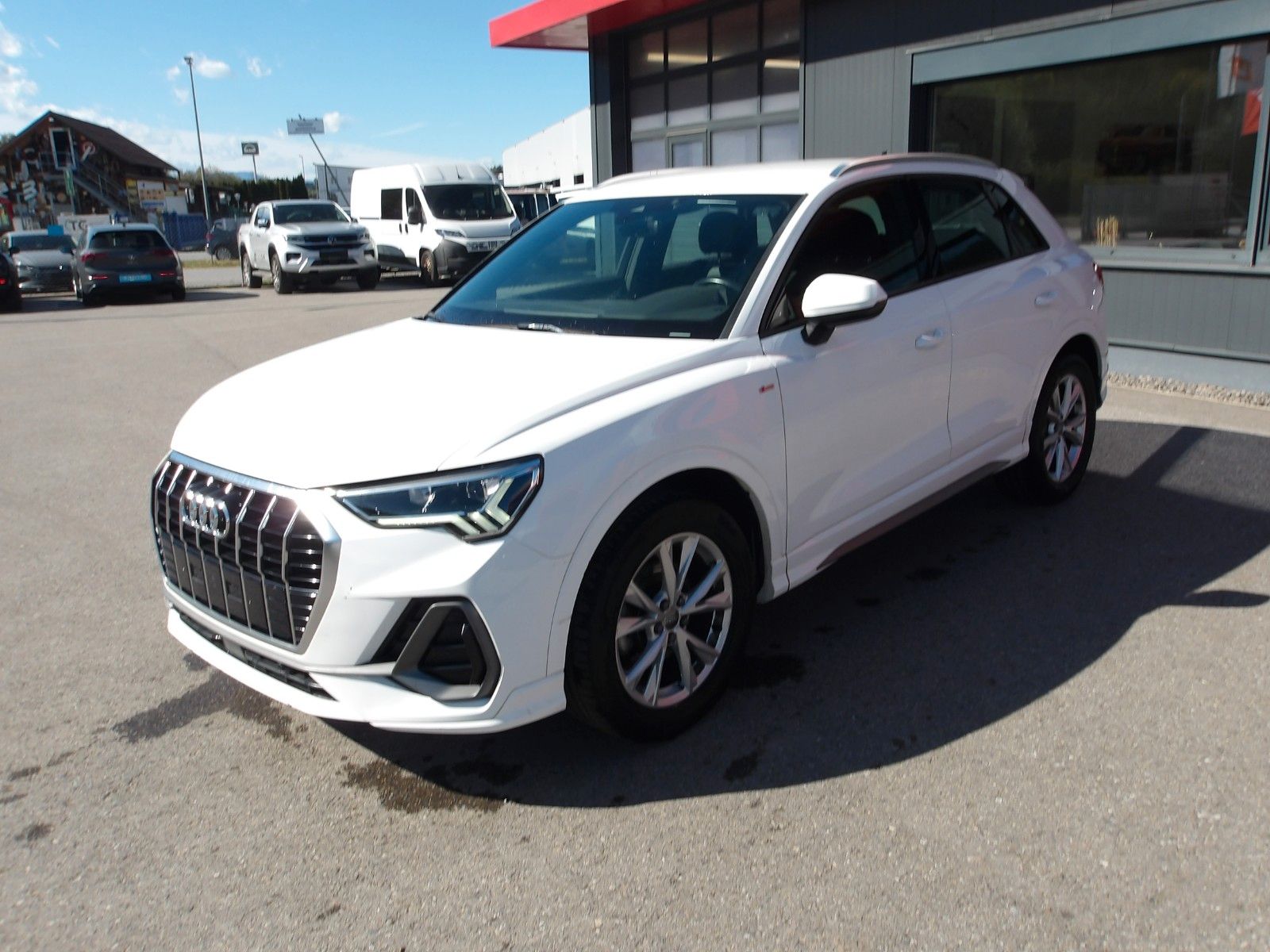 Audi Q3 35 TFSI S line EXP € 16390.-