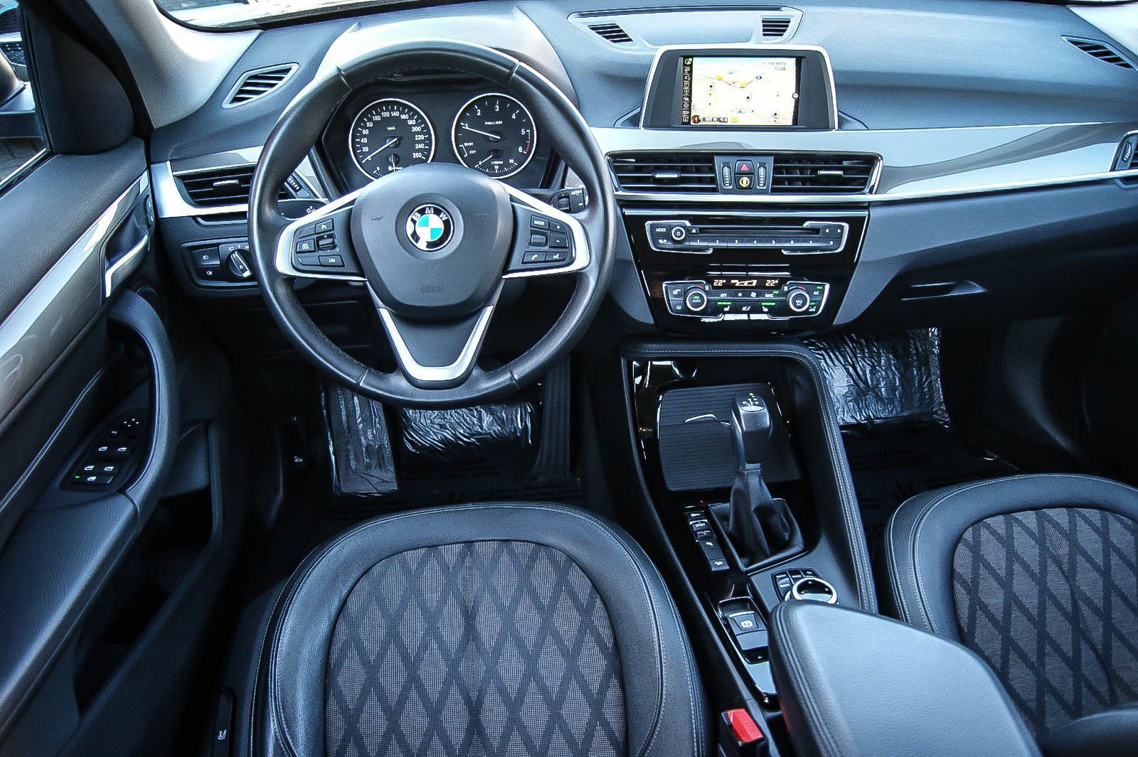 Fahrzeugabbildung BMW X1 xDrive18d xLine Aut. NAVI LED SIZHG TEMPOMAT