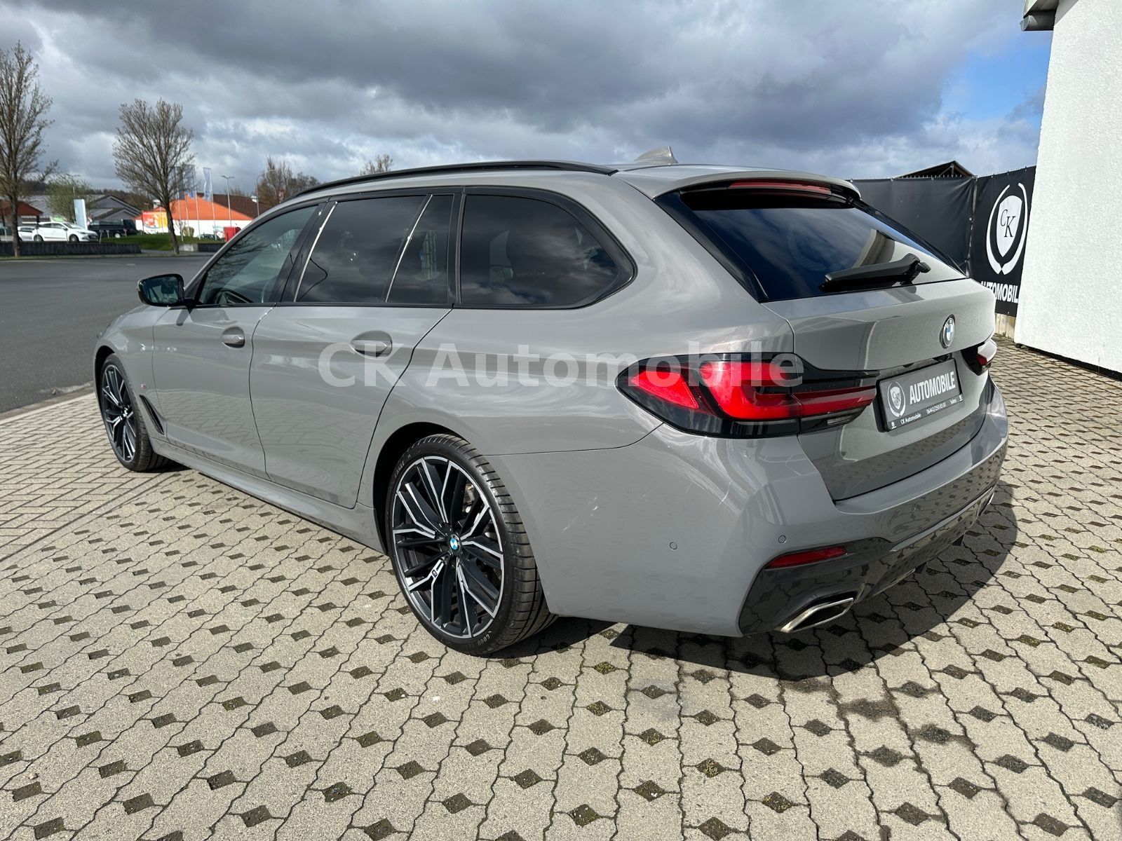 Fahrzeugabbildung BMW 520d xDrive M-Sport/Navi/Head-Up/LED/ACC/Kam.