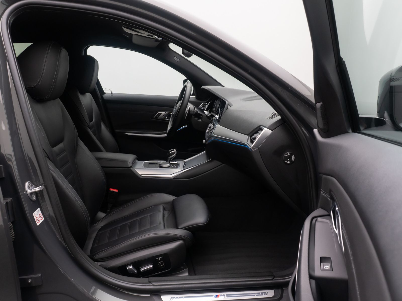 Fahrzeugabbildung BMW 330e M Sport DAB HiFi Komfort Individual 18Zoll