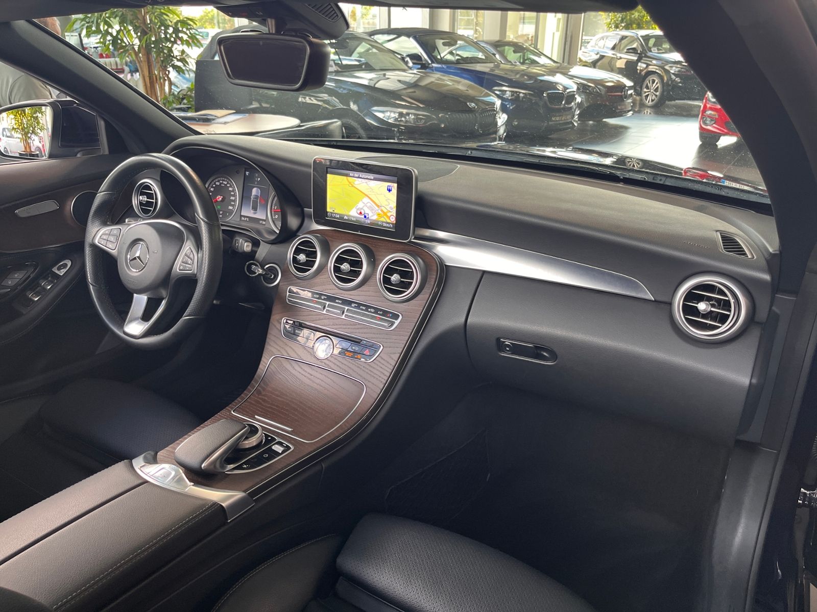 Fahrzeugabbildung Mercedes-Benz C 300 Cabrio  9G-TRONIC LED NAV SHZ PDC 17"