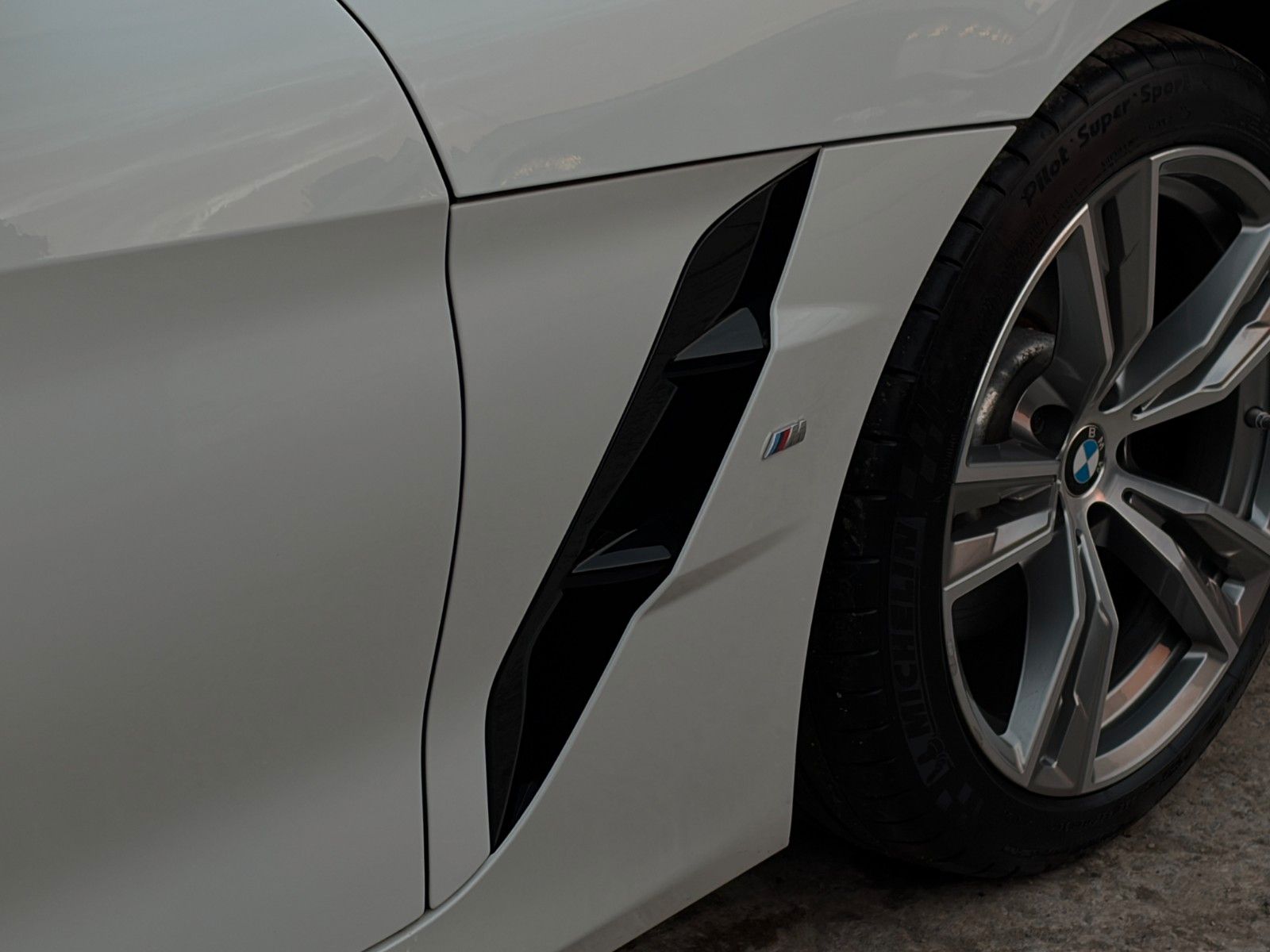 Fahrzeugabbildung BMW Z4 sDrive20i M Sport Anthrazit HUD ACC H&K LHZ