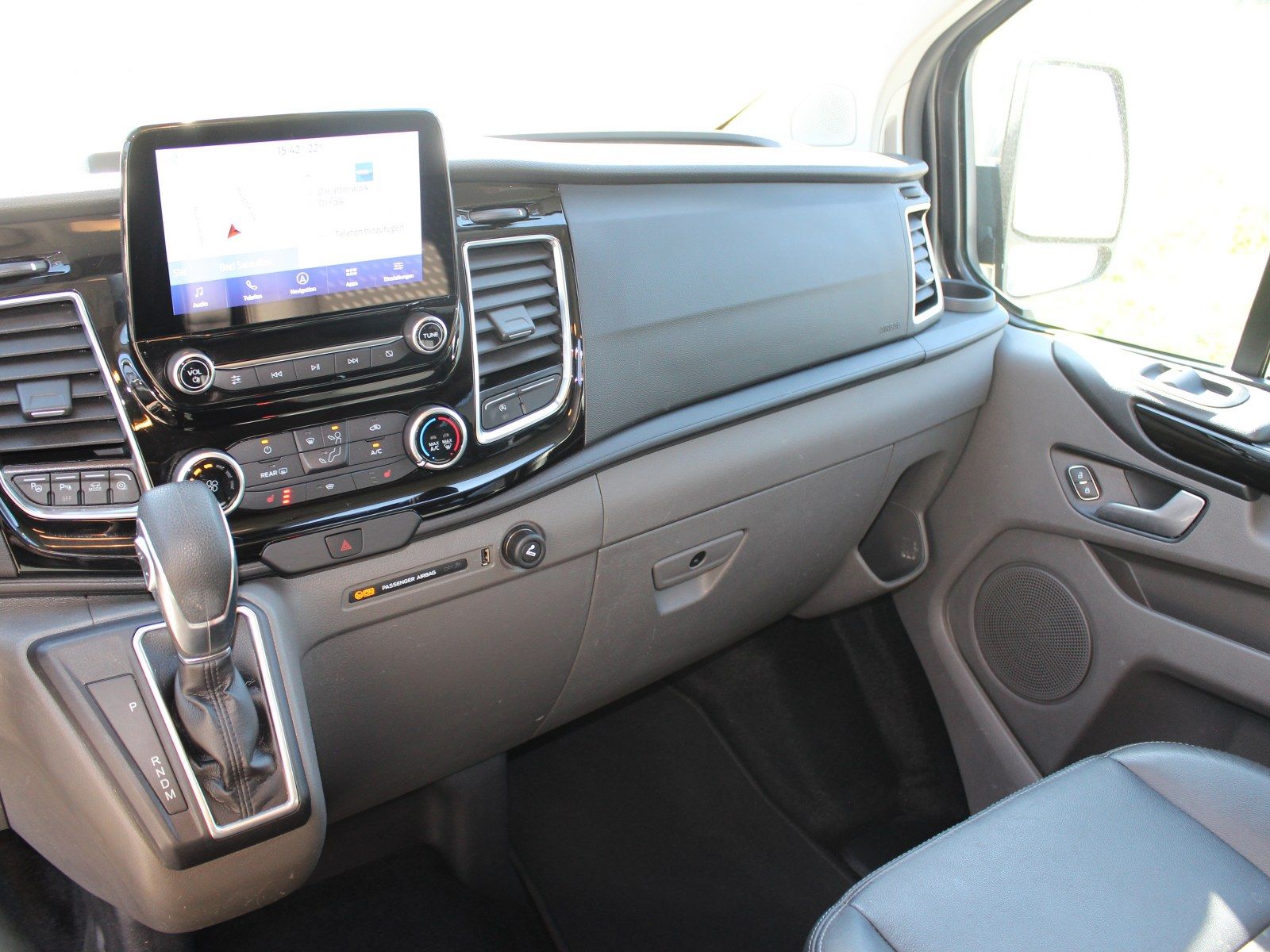 Fahrzeugabbildung Ford Transit Custom 320 L1 Sport 2,0 TDCi