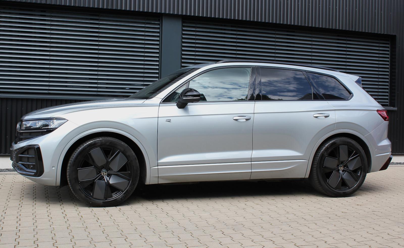 Volkswagen Touareg  R-LINE/PANO.NEUE MODEL/MEGAVOLL!