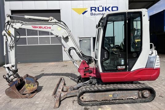 Takeuchi TB 235