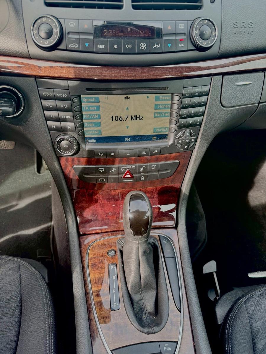 Mercedes-Benz E320 2006 — photo 15
