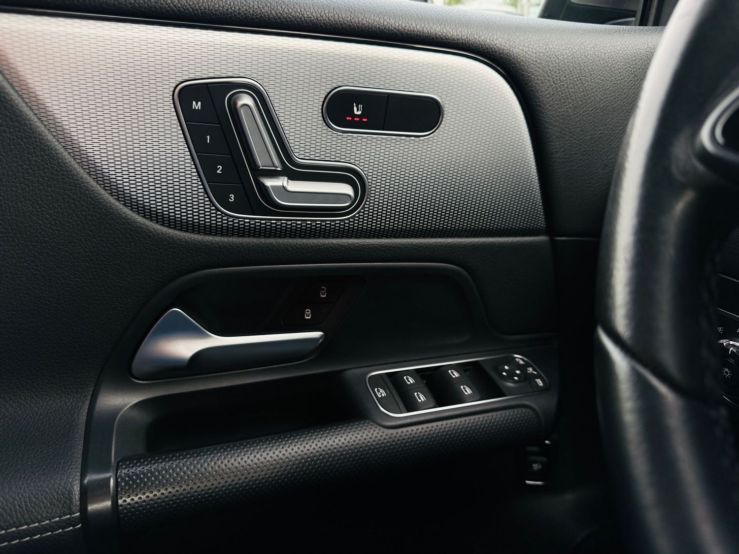 Fahrzeugabbildung Mercedes-Benz B 180 d, Autom, Distronic, PTS, RFK, Navi, Totw,