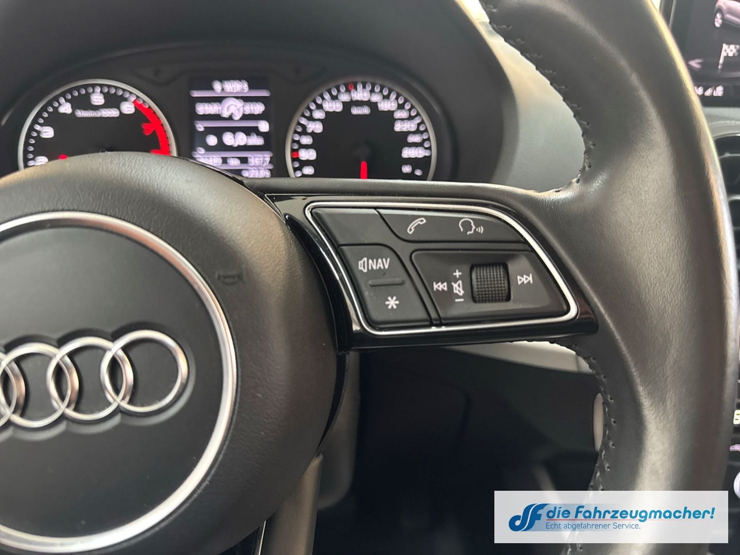 Fahrzeugabbildung Audi Q2 sport Sportpaket Navi Digitales Cockpit LED A