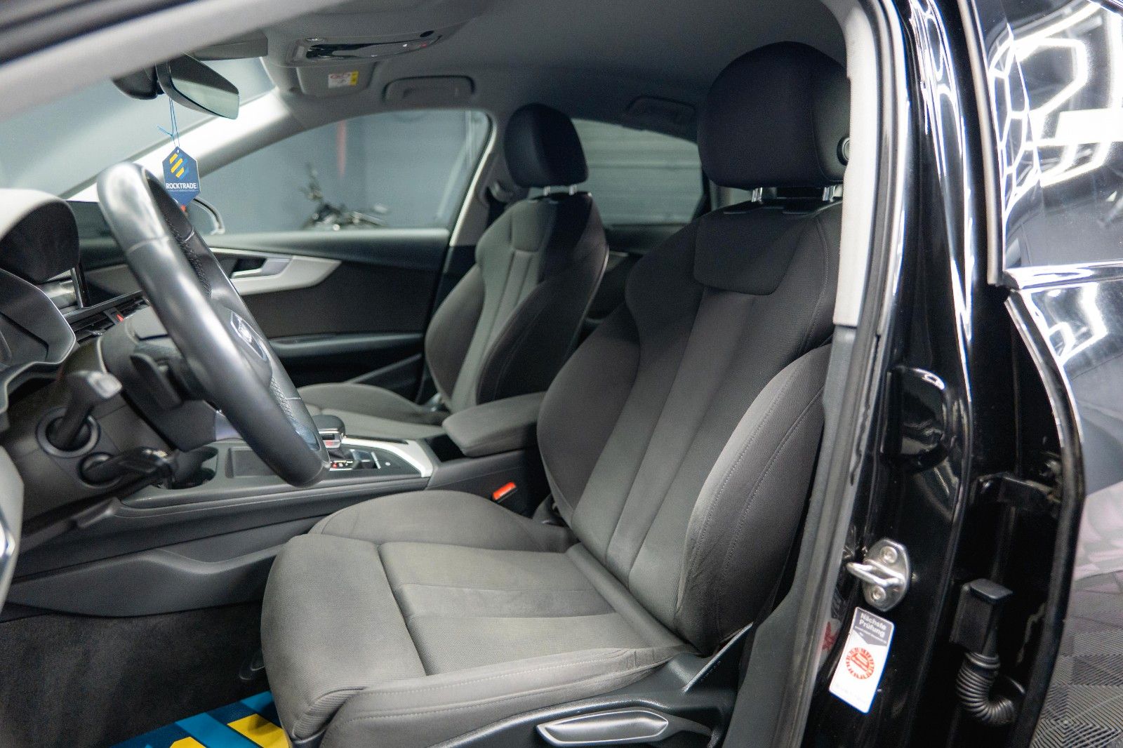 Fahrzeugabbildung Audi A4 Lim. 40 TFSI advanced Sport *DAB*LED*ACC*