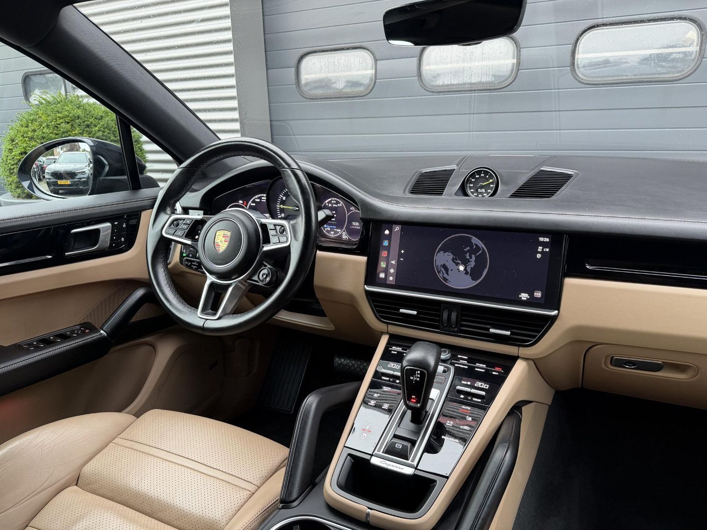 Porsche Cayenne Coupé 3.0 E-Hybrid Sport Chrono | panora imagem 3