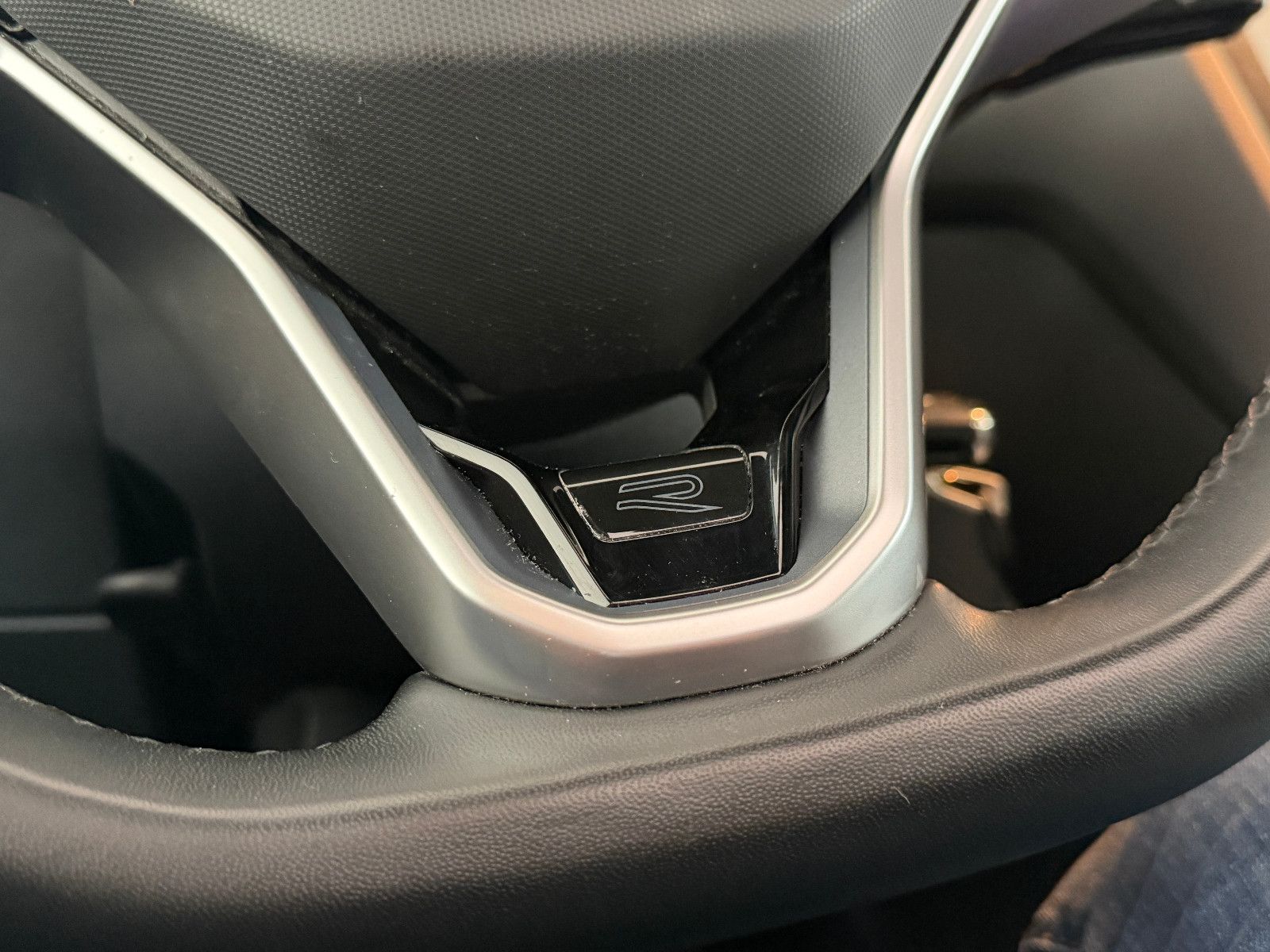 Fahrzeugabbildung Volkswagen Tiguan Allspace R-Line /PANO/HUD/HARMAN-KARDON/