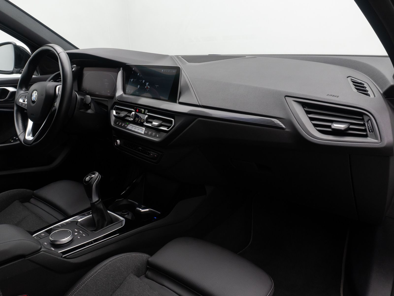 Fahrzeugabbildung BMW 118i Sport Line LED Navi DAB Tempomat