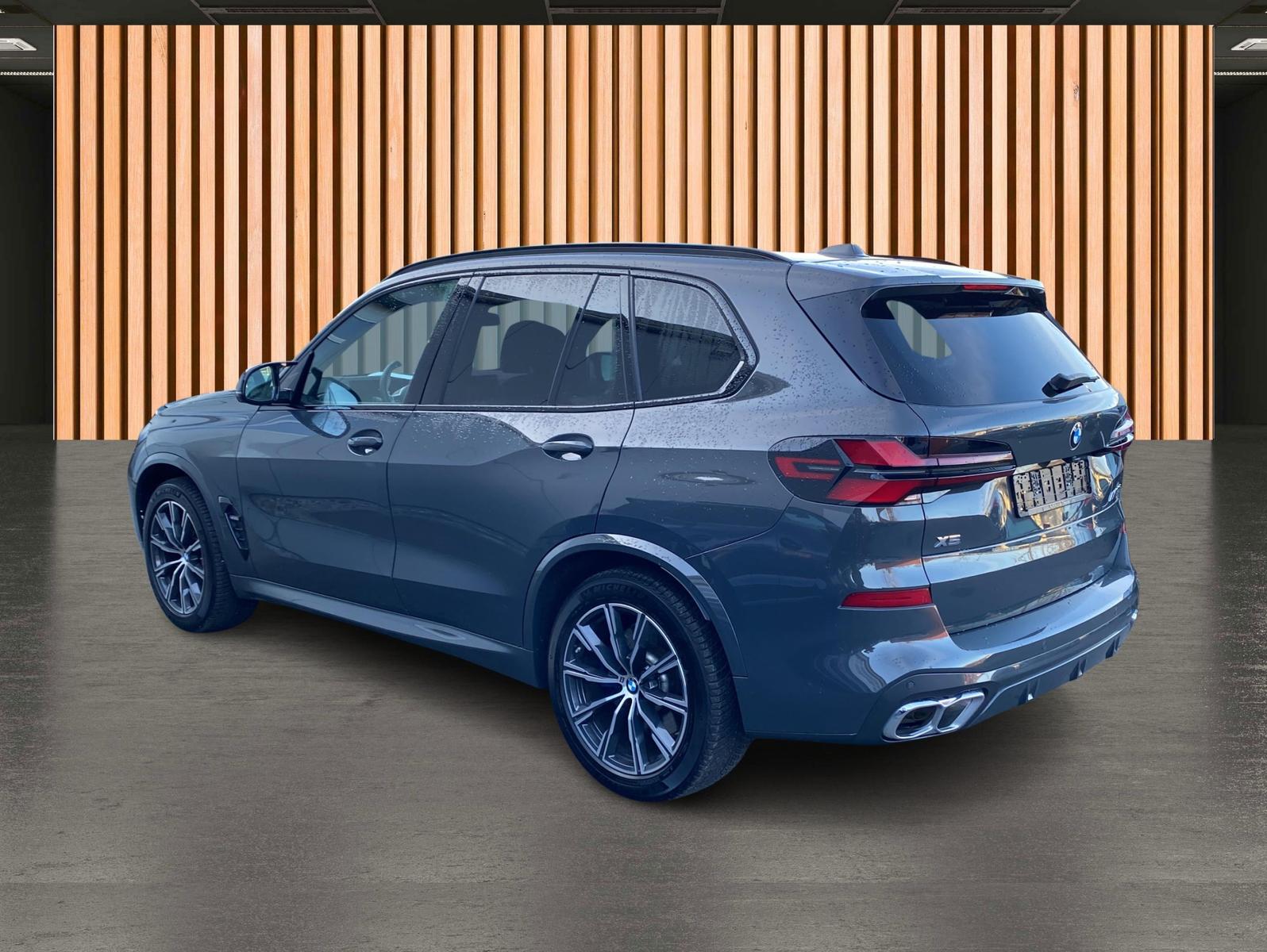 BMW X5 M60 i xDrive*NP 144.000€*SkyLounge