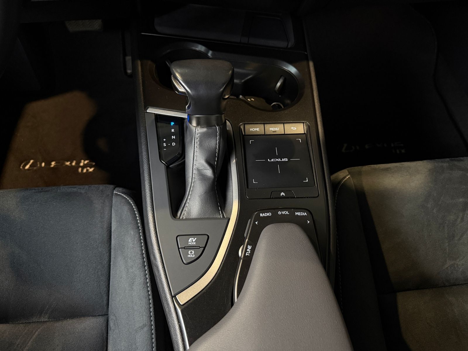 Fahrzeugabbildung Lexus UX 250h  Style Edition MY22 LED KAM DAB+